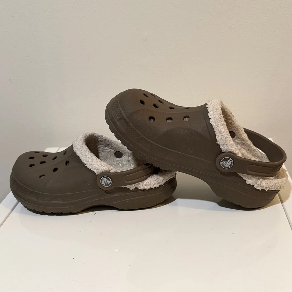CROCS Kids clogs  in Warm Brown size 4